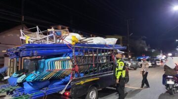 Polres Aceh Tenggara Gelar Razia Malam, Sopir Travel Bermuatan Berlebih Ditegur Humanis