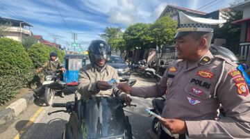 Operasi Patuh Seulawah 2026, Satlantas Polres Aceh Tenggara Edukasi Pengguna Jalan Lewat Stiker Keselamatan