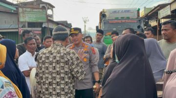 Respons Cepat Pascabanjir, Kapolres Agara Pimpin Pengerahan Personel Polres dan Brimob Bantu Warga Desa Kuning I
